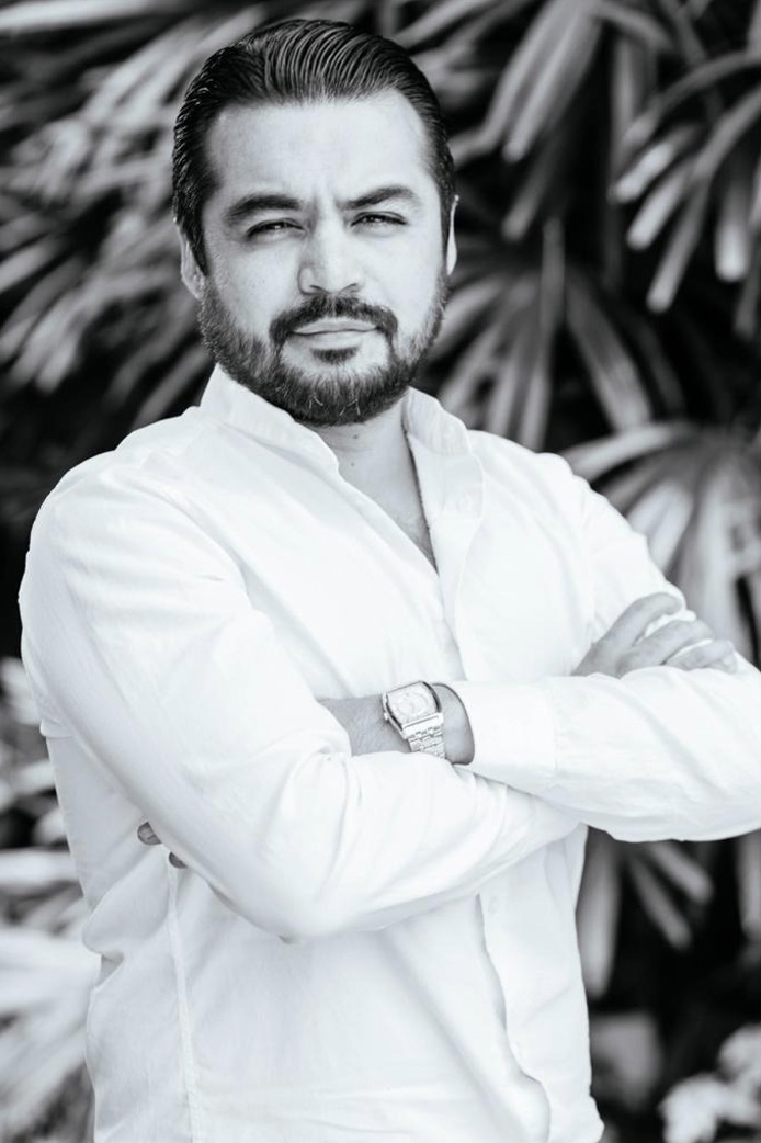 Luis León, Director General